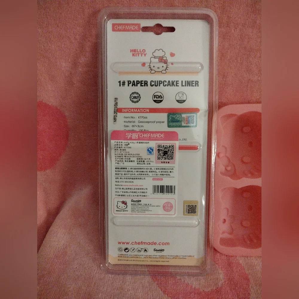 Hello Kitty Officially Licensed Cupcake Liners & Silicone Baking Pan Set